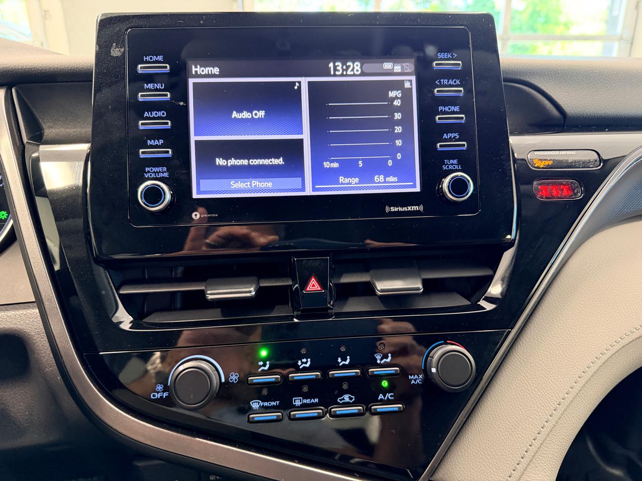Toyota Camry LE Auto (Natl) 2021
