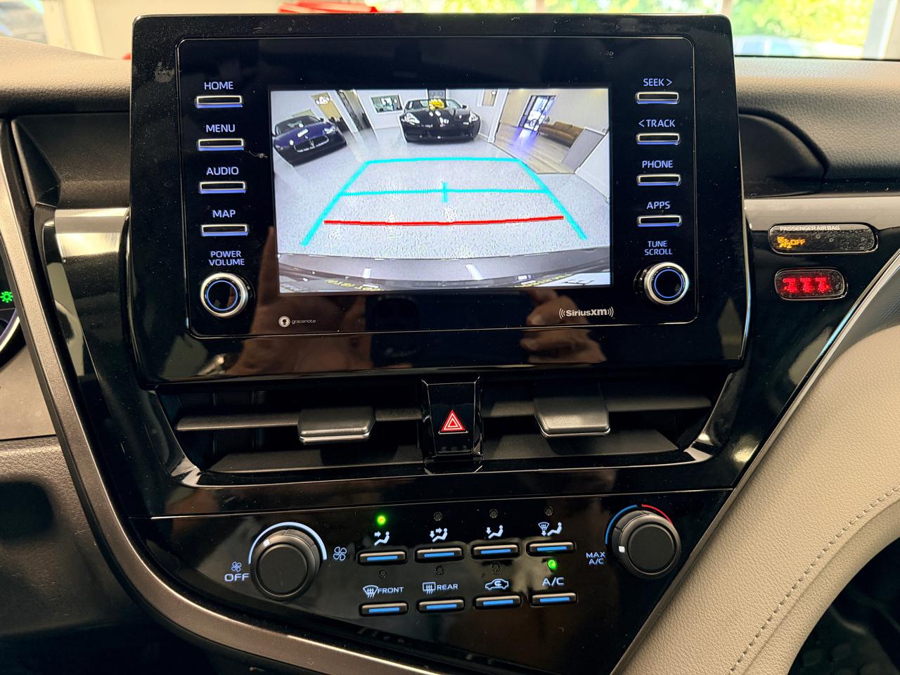 Toyota Camry LE Auto (Natl) 2021