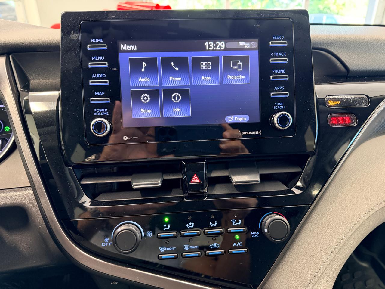 Toyota Camry LE Auto (Natl) 2021