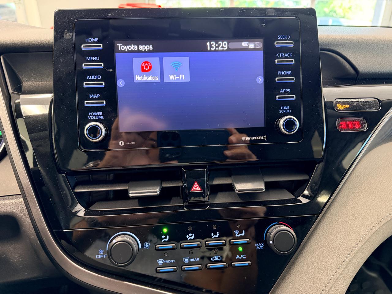 Toyota Camry LE Auto (Natl) 2021