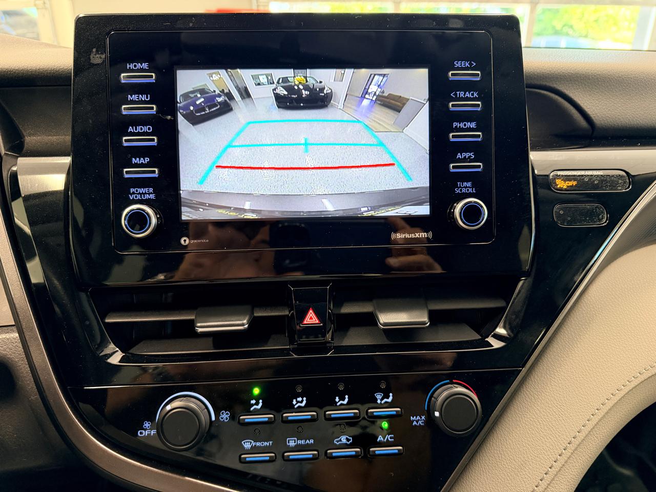 Toyota Camry LE Auto (Natl) 2021
