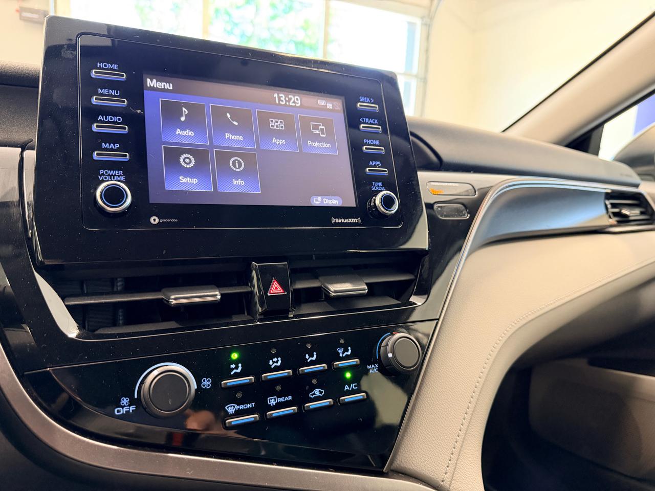 Toyota Camry LE Auto (Natl) 2021