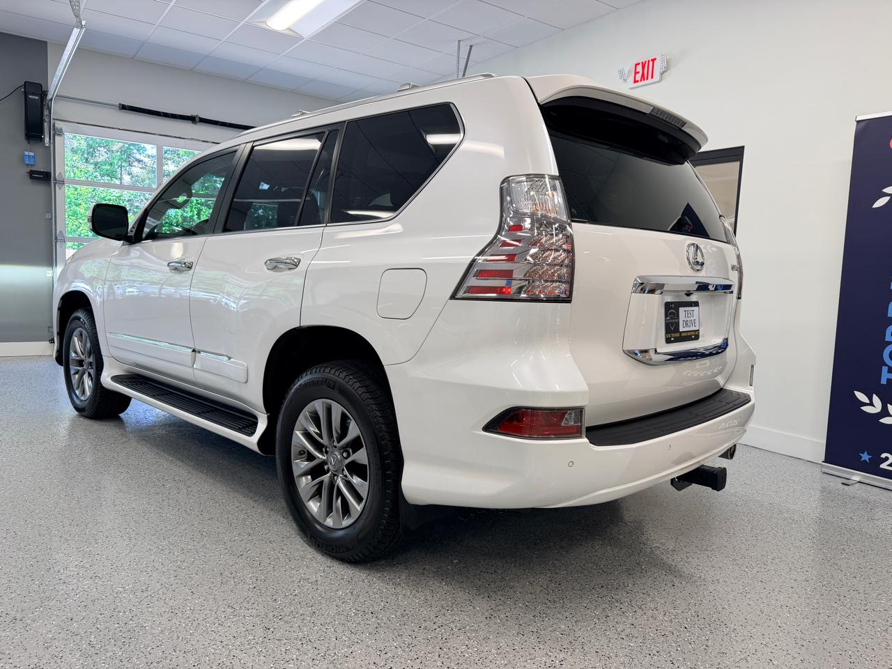 Lexus GX 460 4WD 4dr Luxury 2015