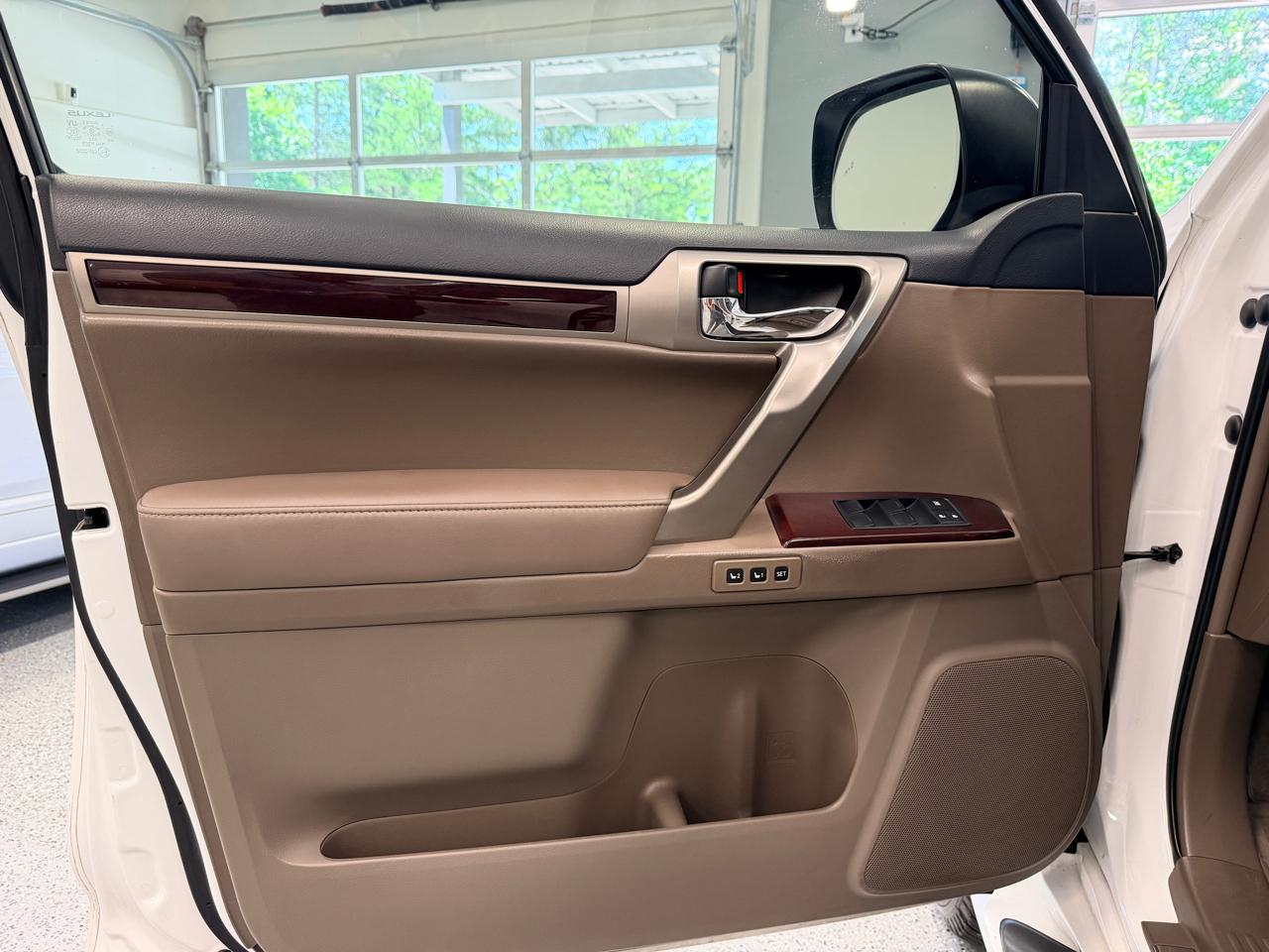 Lexus GX 460 4WD 4dr Luxury 2015