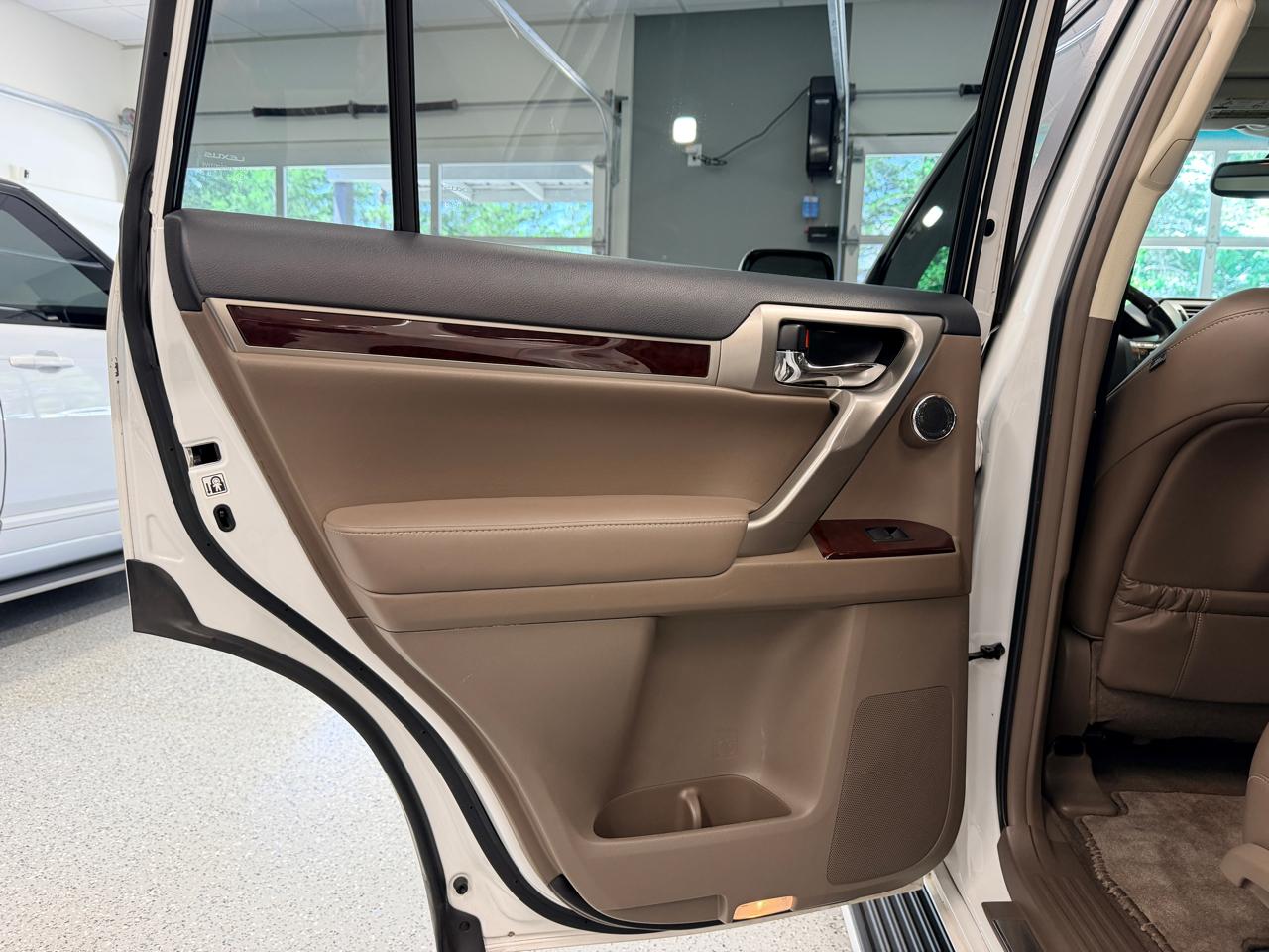 Lexus GX 460 4WD 4dr Luxury 2015
