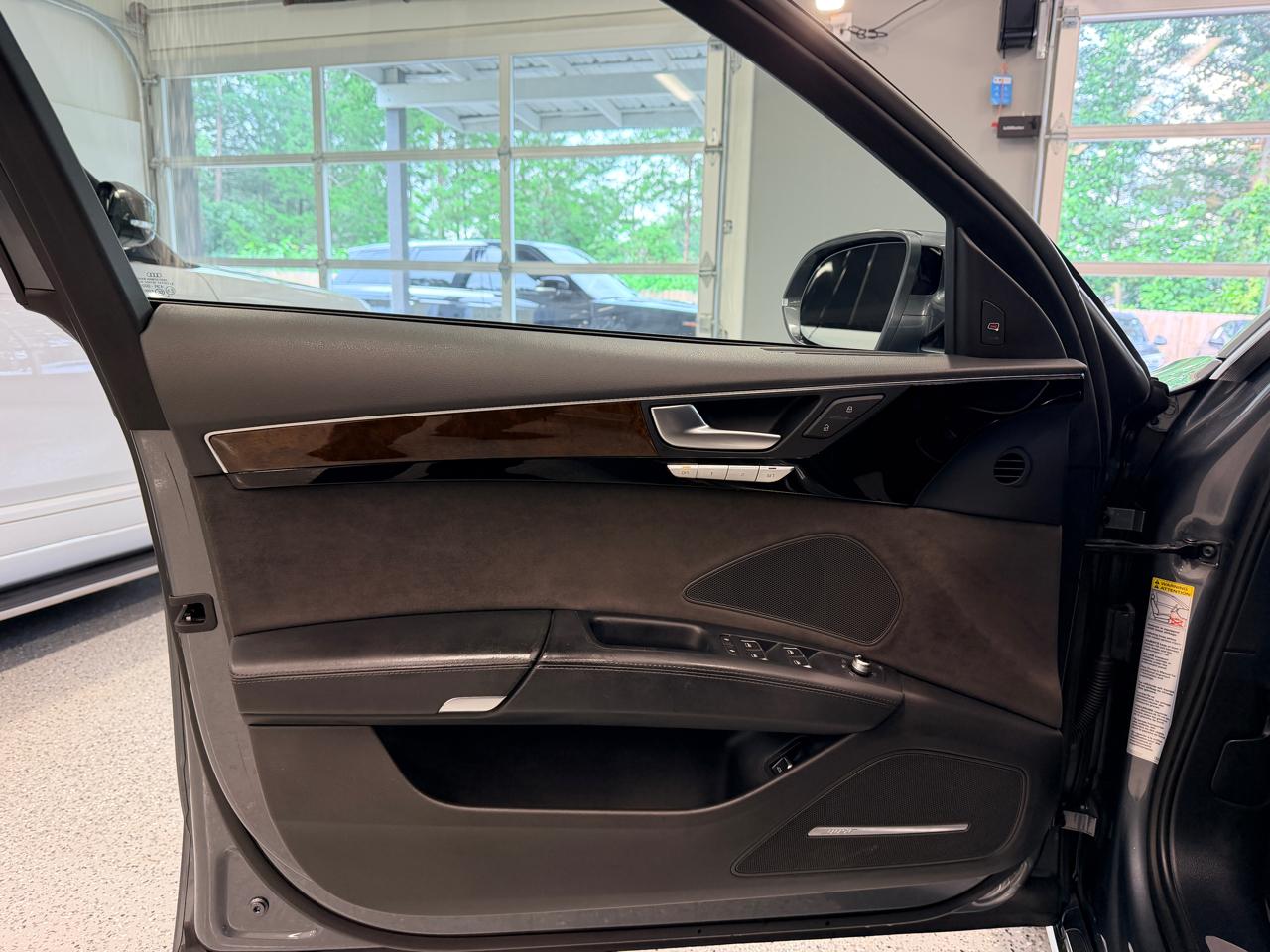 Audi A8 L  2016