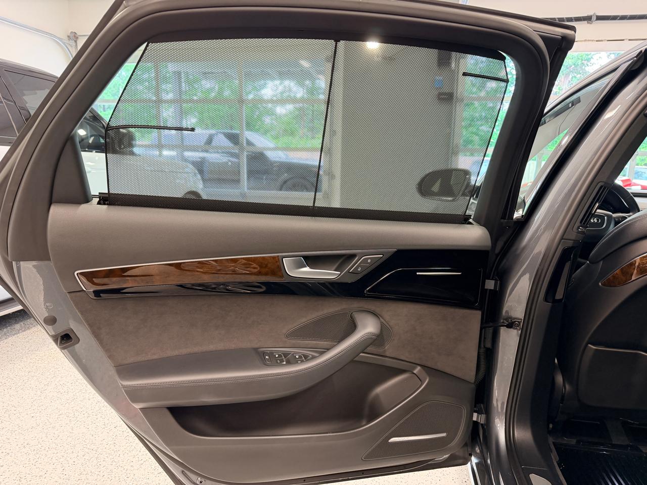 Audi A8 L  2016