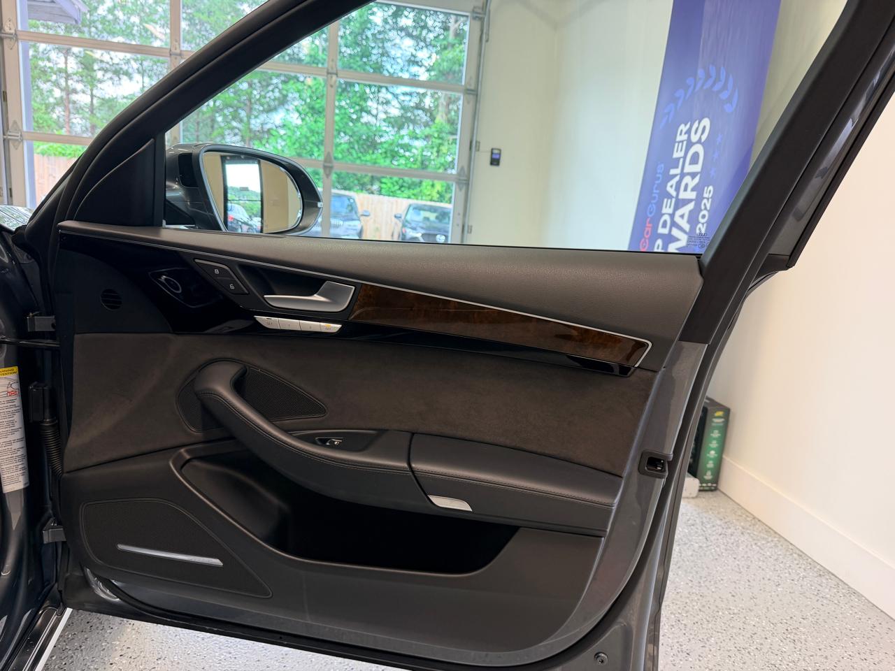 Audi A8 L  2016