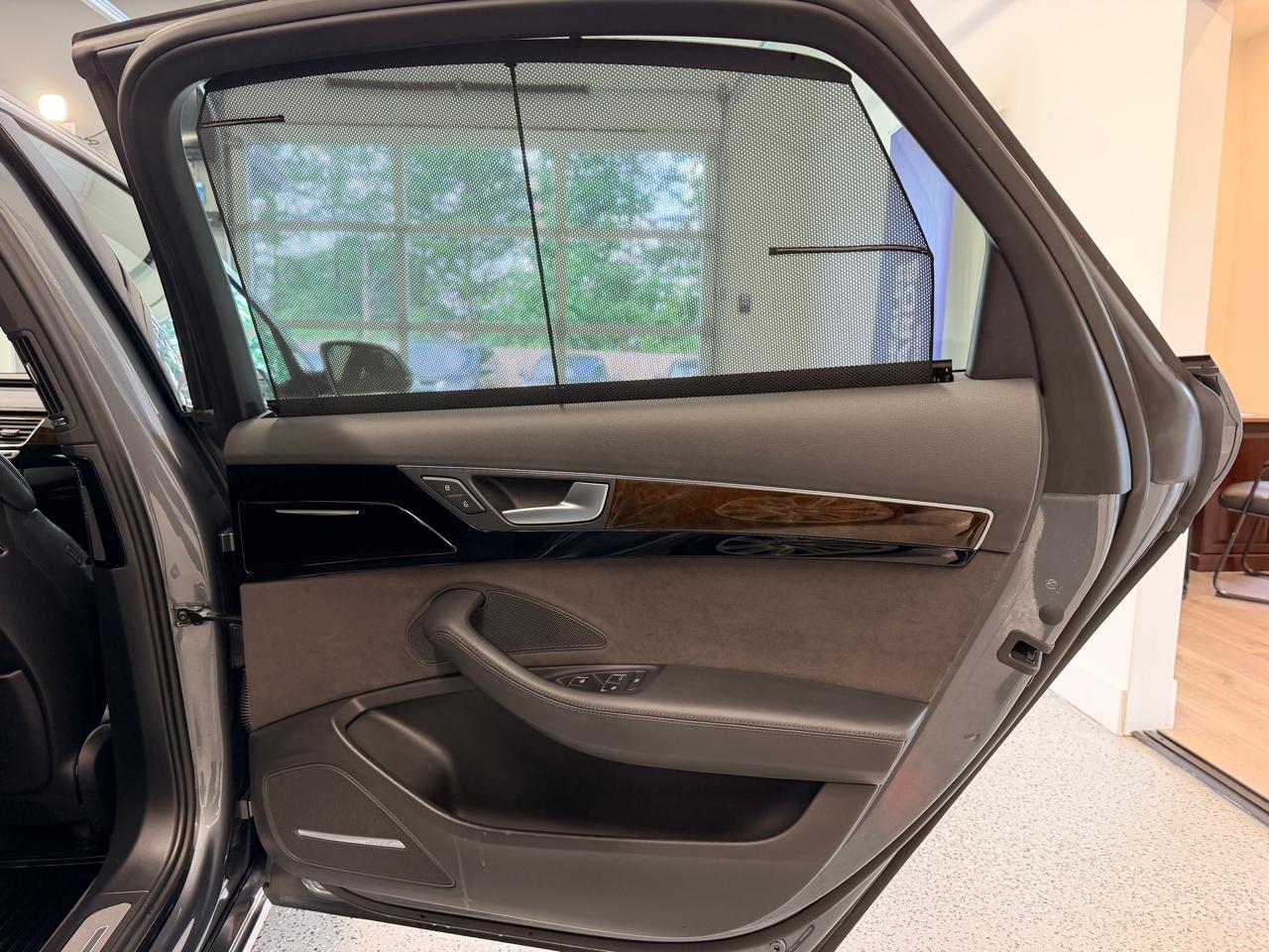 Audi A8 L  2016