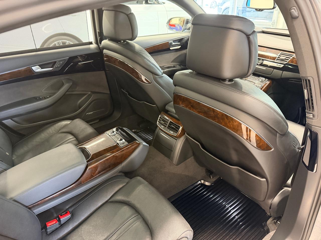 Audi A8 L  2016