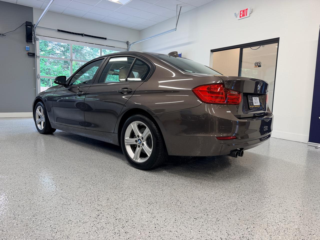 BMW 3 Series 4dr Sdn 328i RWD 2012