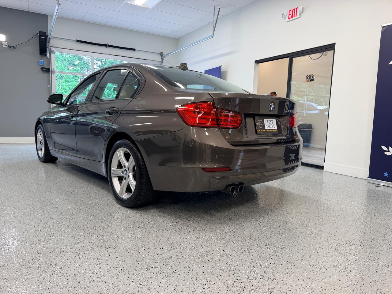 BMW 3 Series 4dr Sdn 328i RWD 2012