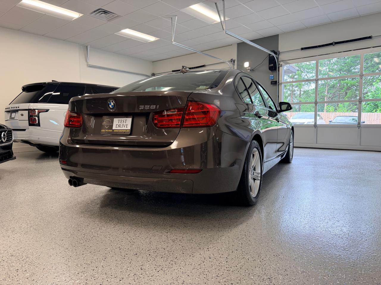 BMW 3 Series 4dr Sdn 328i RWD 2012