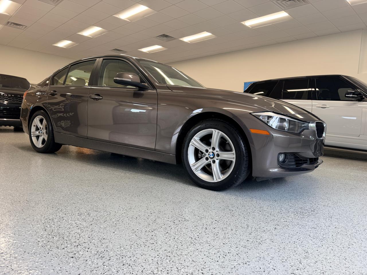 BMW 3 Series 4dr Sdn 328i RWD 2012