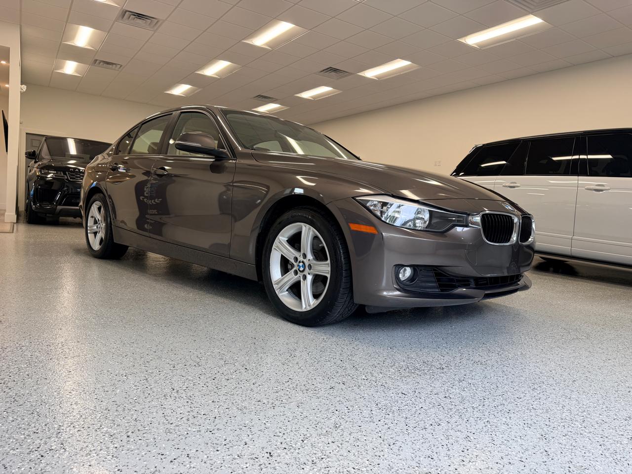 BMW 3 Series 4dr Sdn 328i RWD 2012