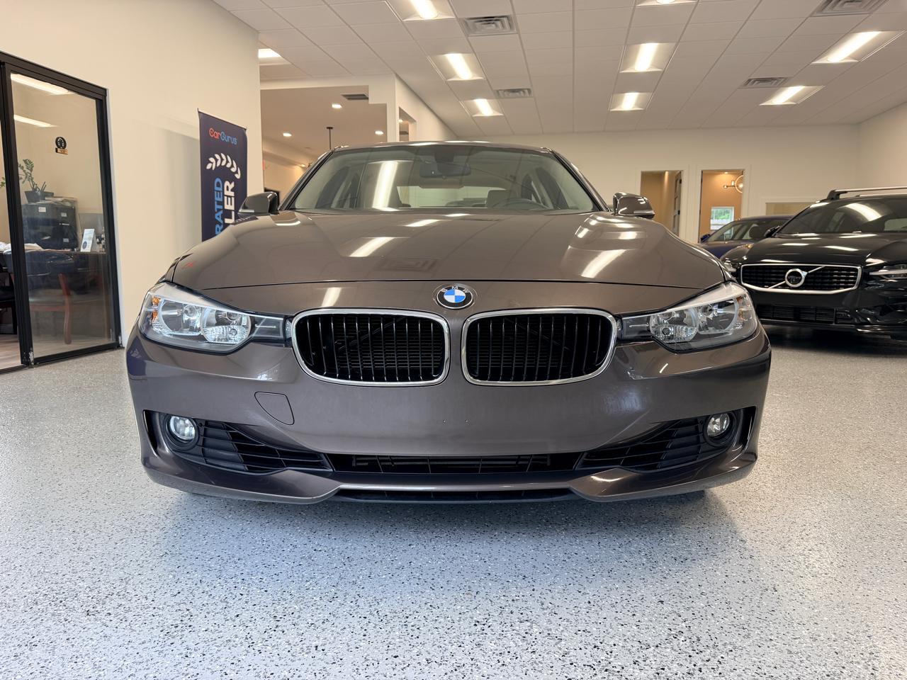 BMW 3 Series 4dr Sdn 328i RWD 2012