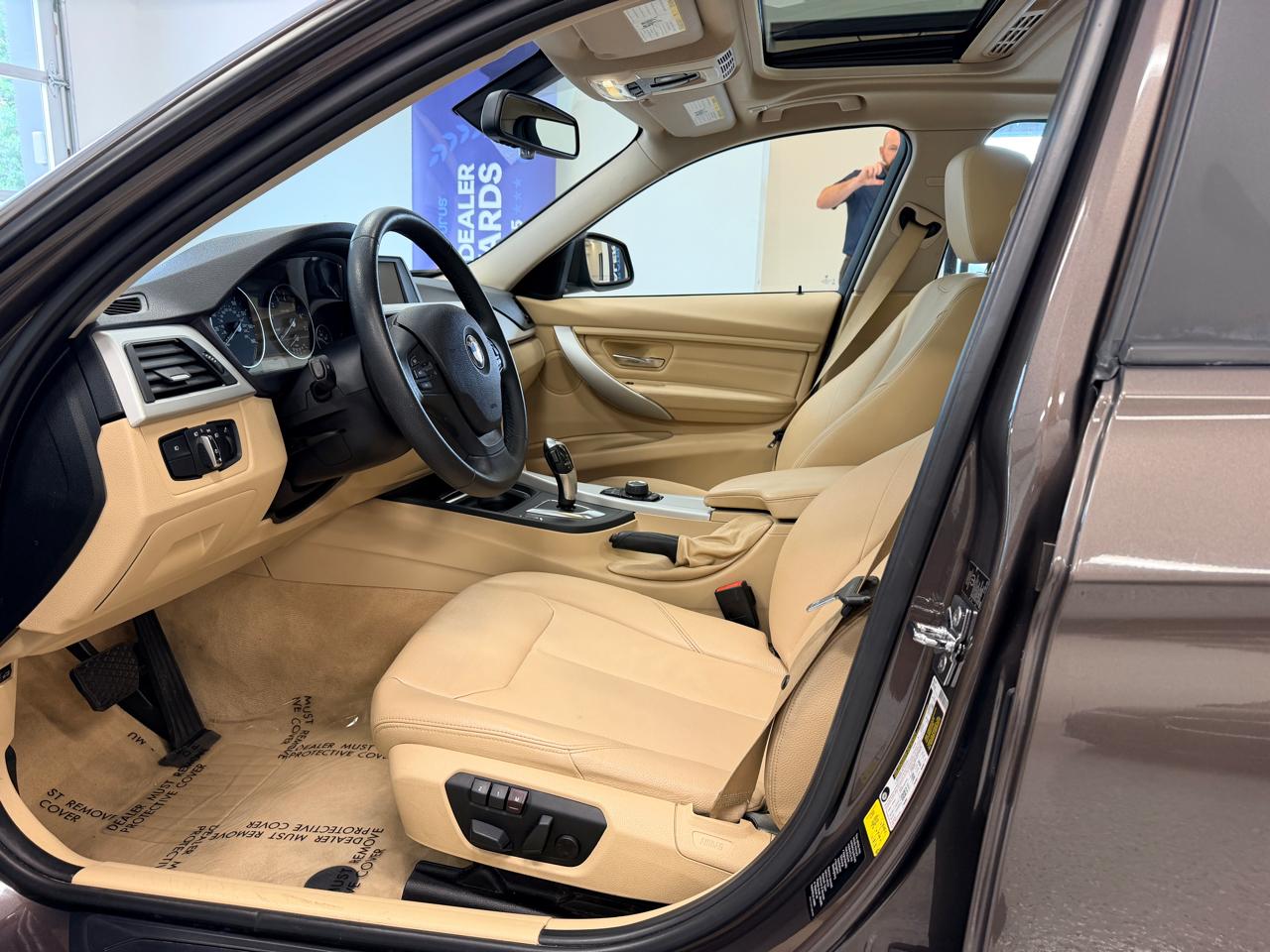 BMW 3 Series 4dr Sdn 328i RWD 2012