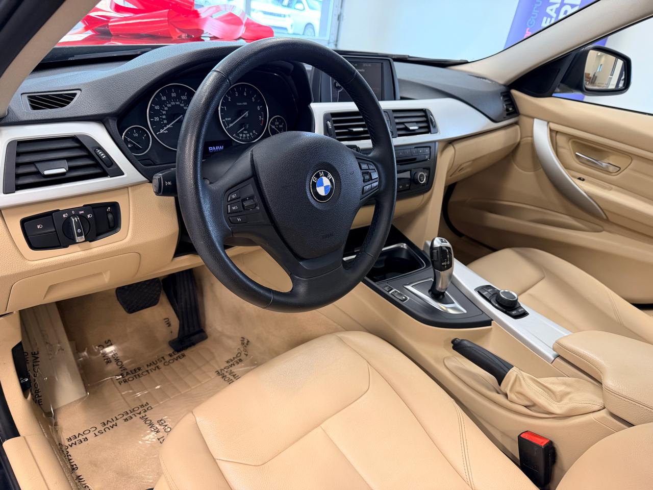 BMW 3 Series 4dr Sdn 328i RWD 2012