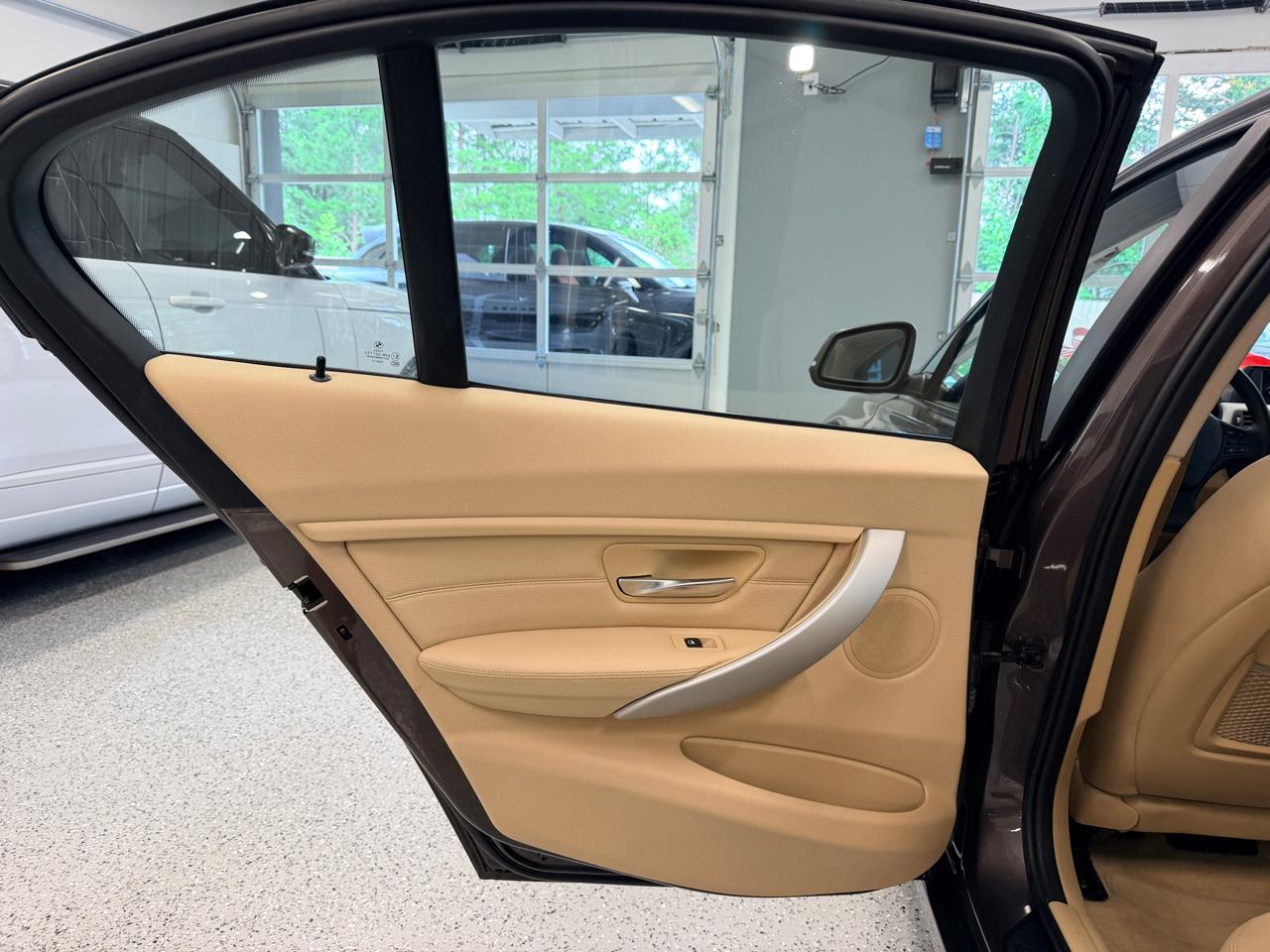 BMW 3 Series 4dr Sdn 328i RWD 2012