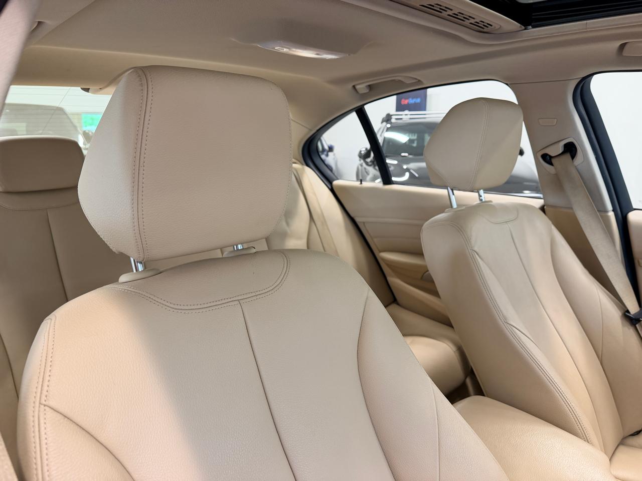 BMW 3 Series 4dr Sdn 328i RWD 2012