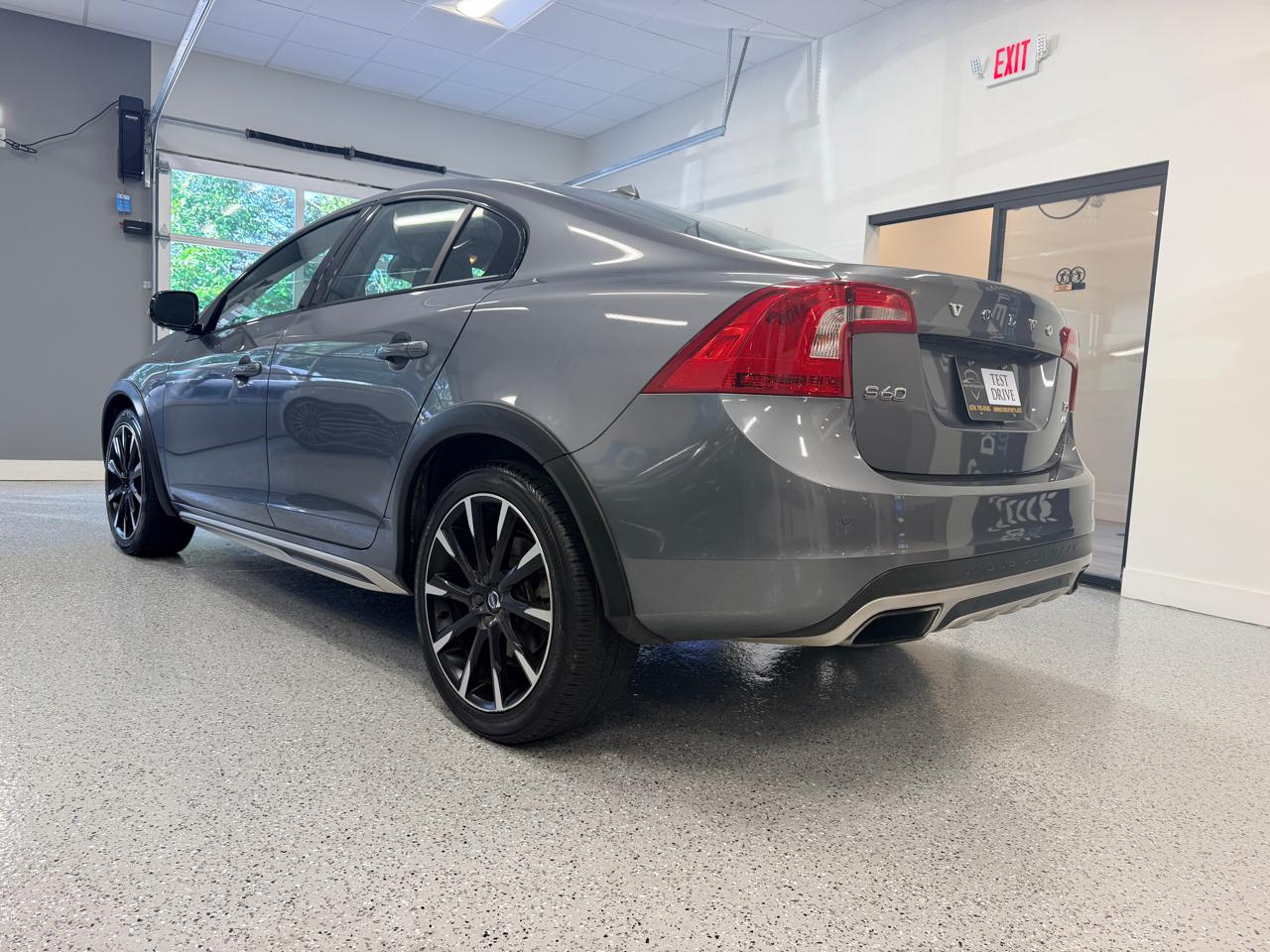 Volvo S60 Cross Country 4dr Sdn T5 Platinum 2016