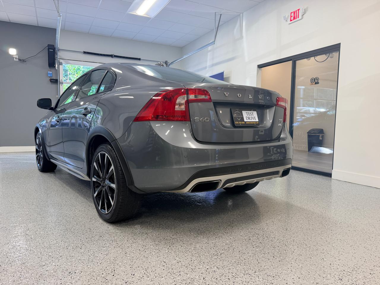Volvo S60 Cross Country 4dr Sdn T5 Platinum 2016
