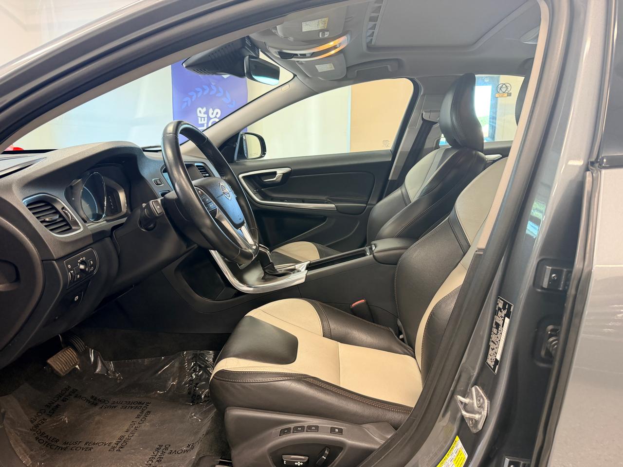Volvo S60 Cross Country 4dr Sdn T5 Platinum 2016