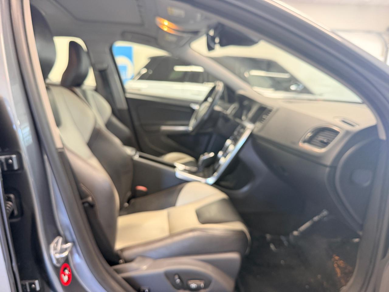 Volvo S60 Cross Country 4dr Sdn T5 Platinum 2016