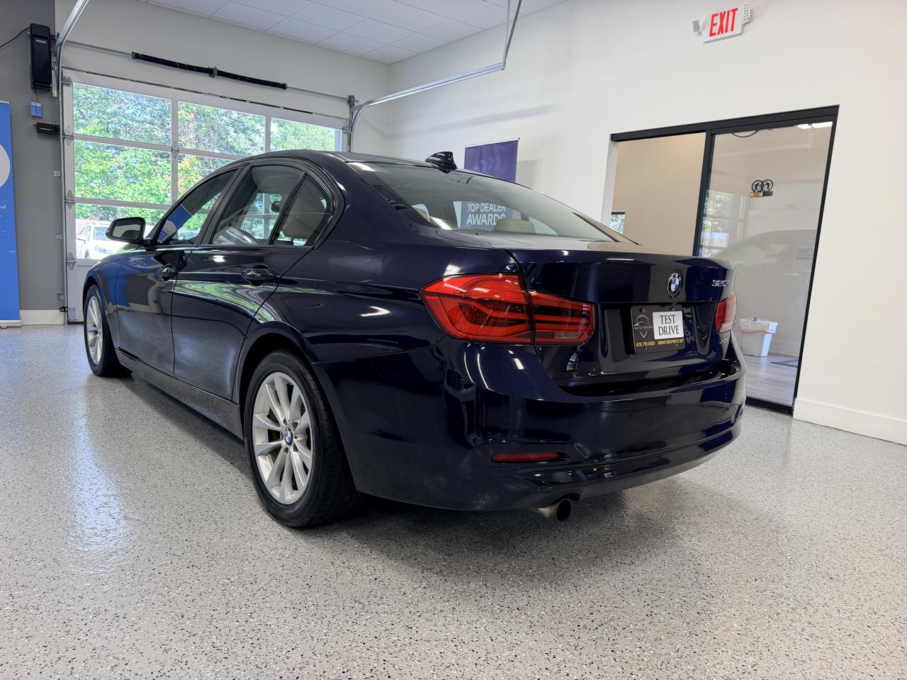 BMW 3 Series 4dr Sdn 320i xDrive AWD 2016