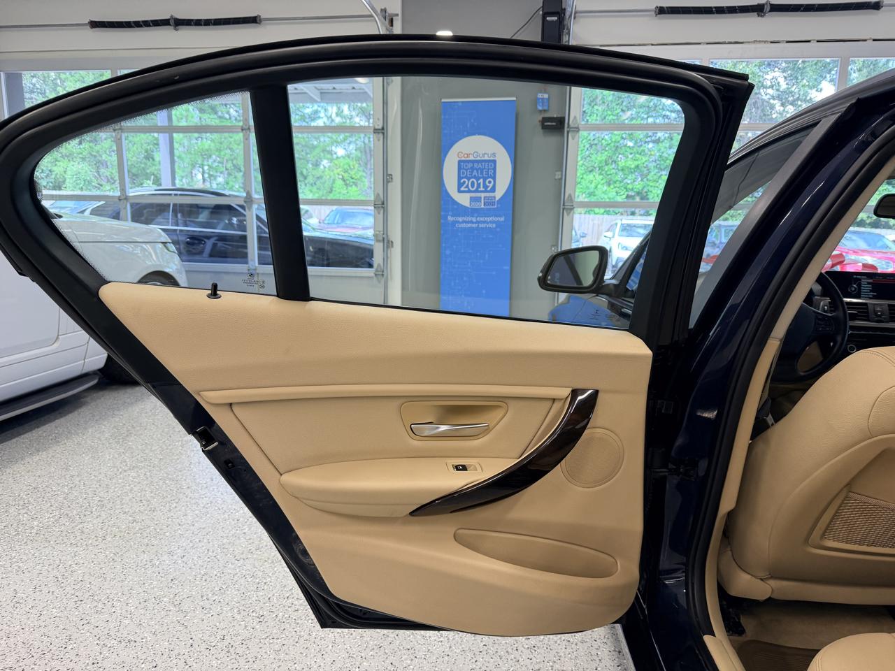 BMW 3 Series 4dr Sdn 320i xDrive AWD 2016