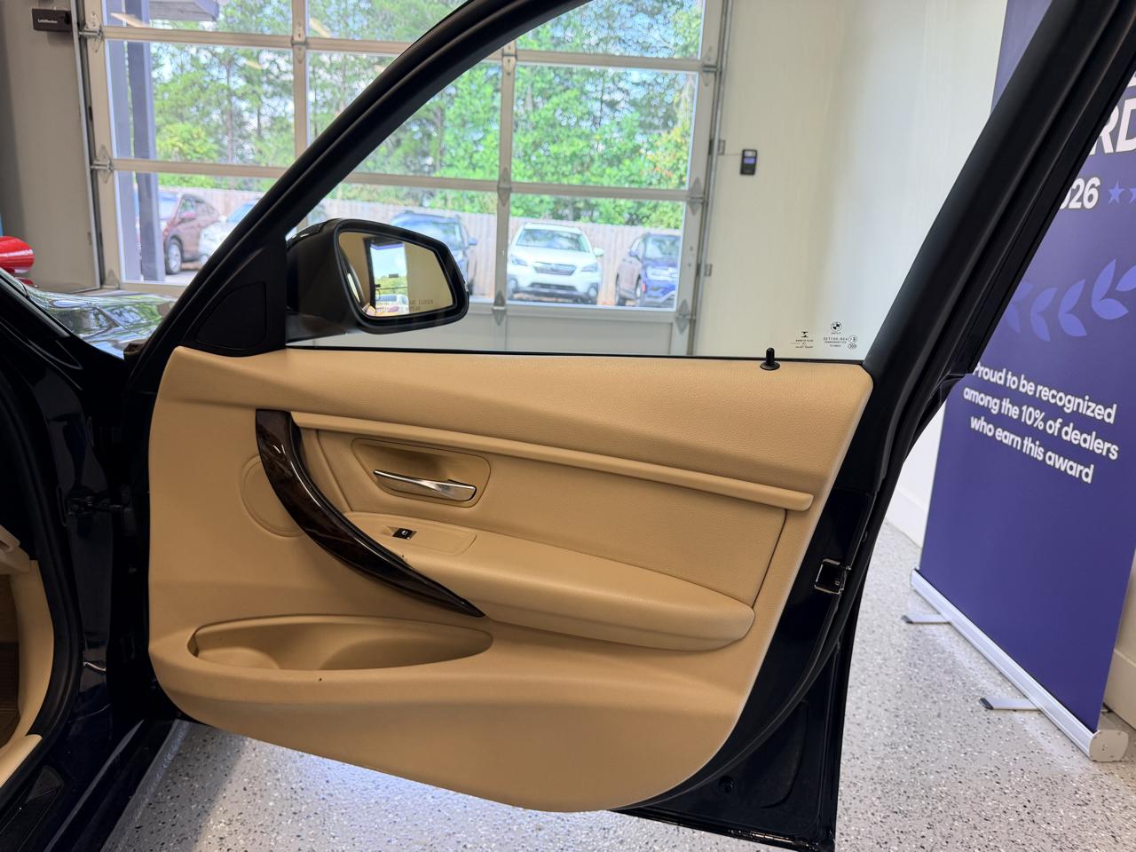 BMW 3 Series 4dr Sdn 320i xDrive AWD 2016