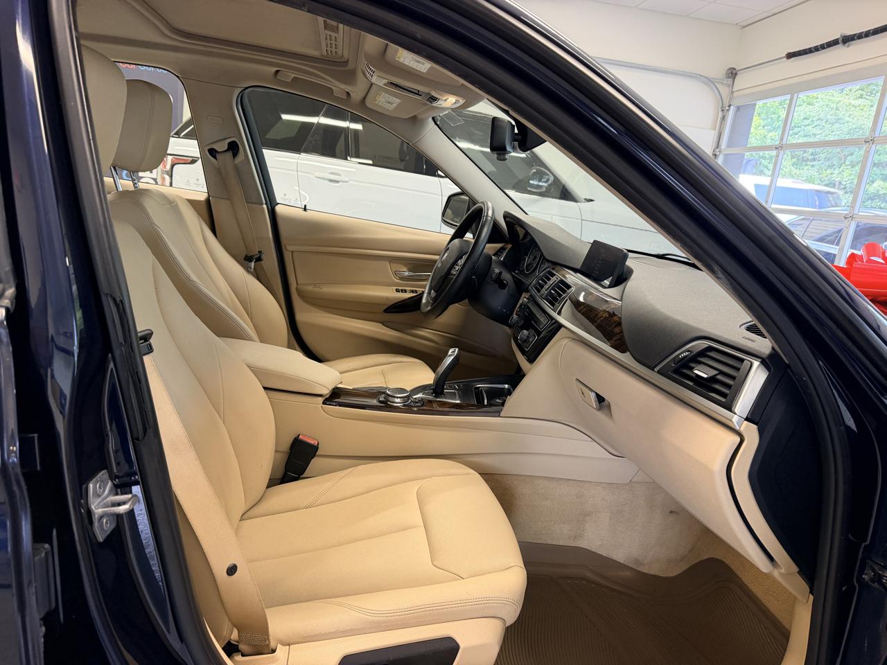 BMW 3 Series 4dr Sdn 320i xDrive AWD 2016