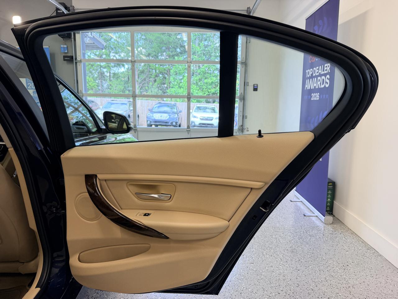 BMW 3 Series 4dr Sdn 320i xDrive AWD 2016