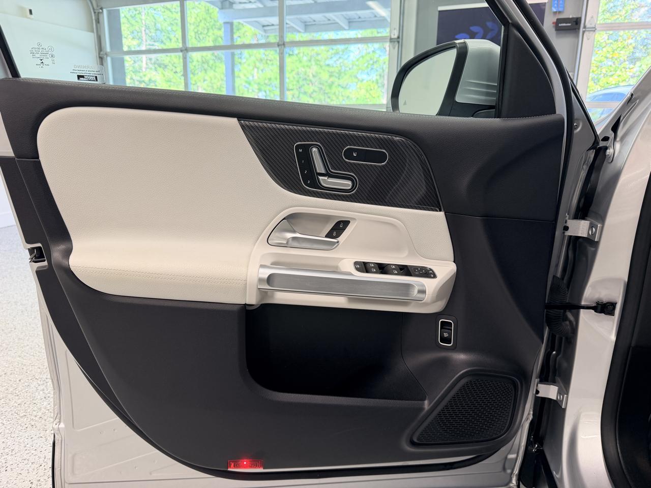 Mercedes-Benz GLB  2021