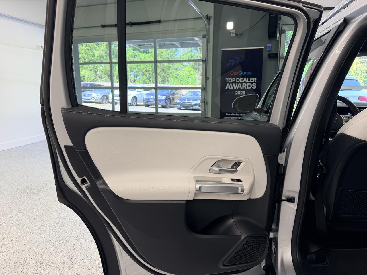 Mercedes-Benz GLB  2021