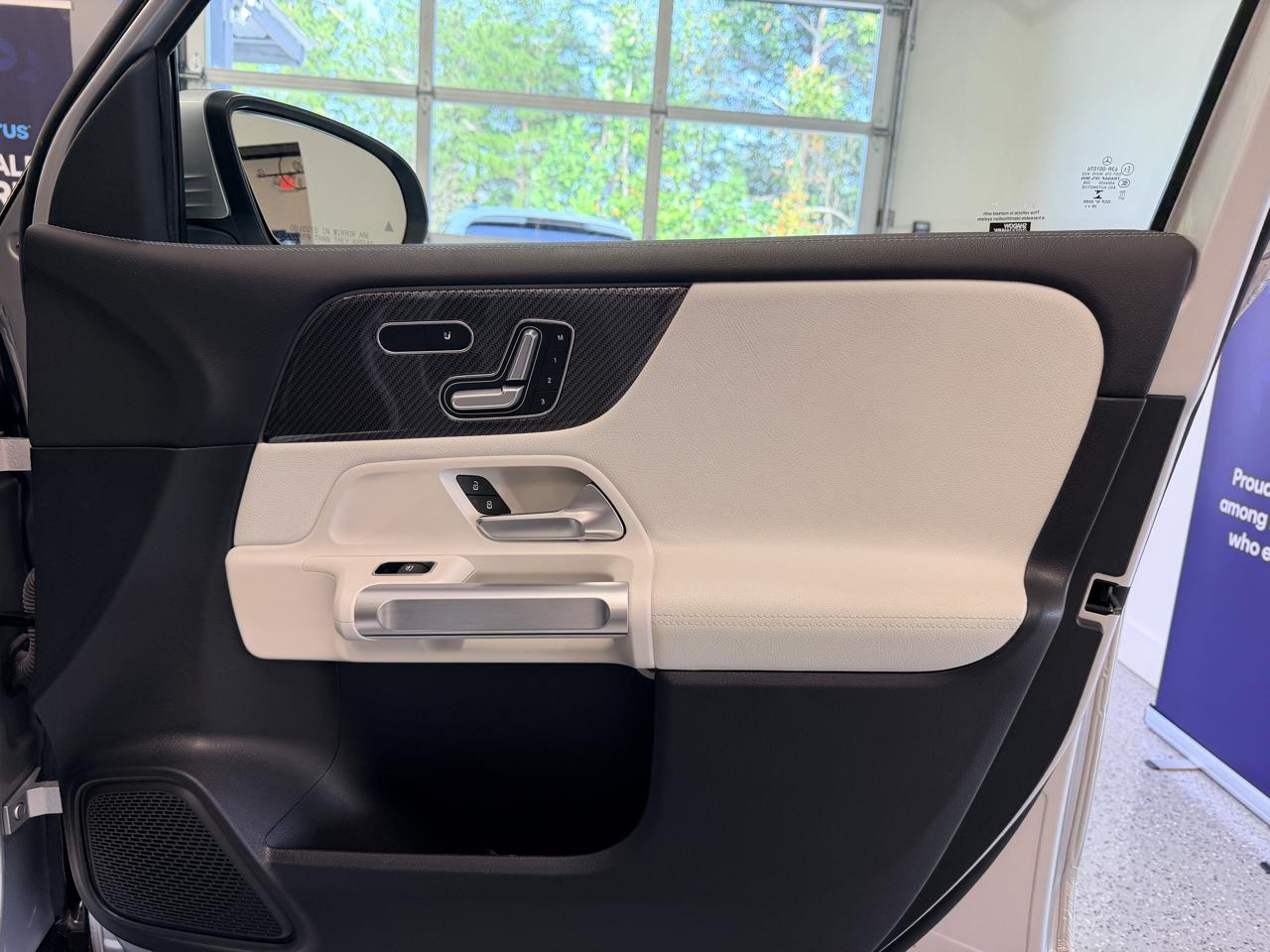 Mercedes-Benz GLB  2021
