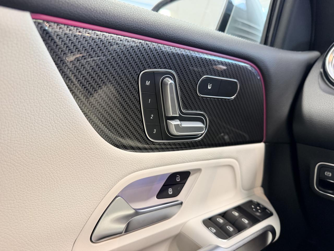 Mercedes-Benz GLB  2021