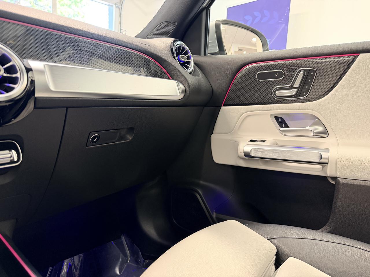 Mercedes-Benz GLB  2021