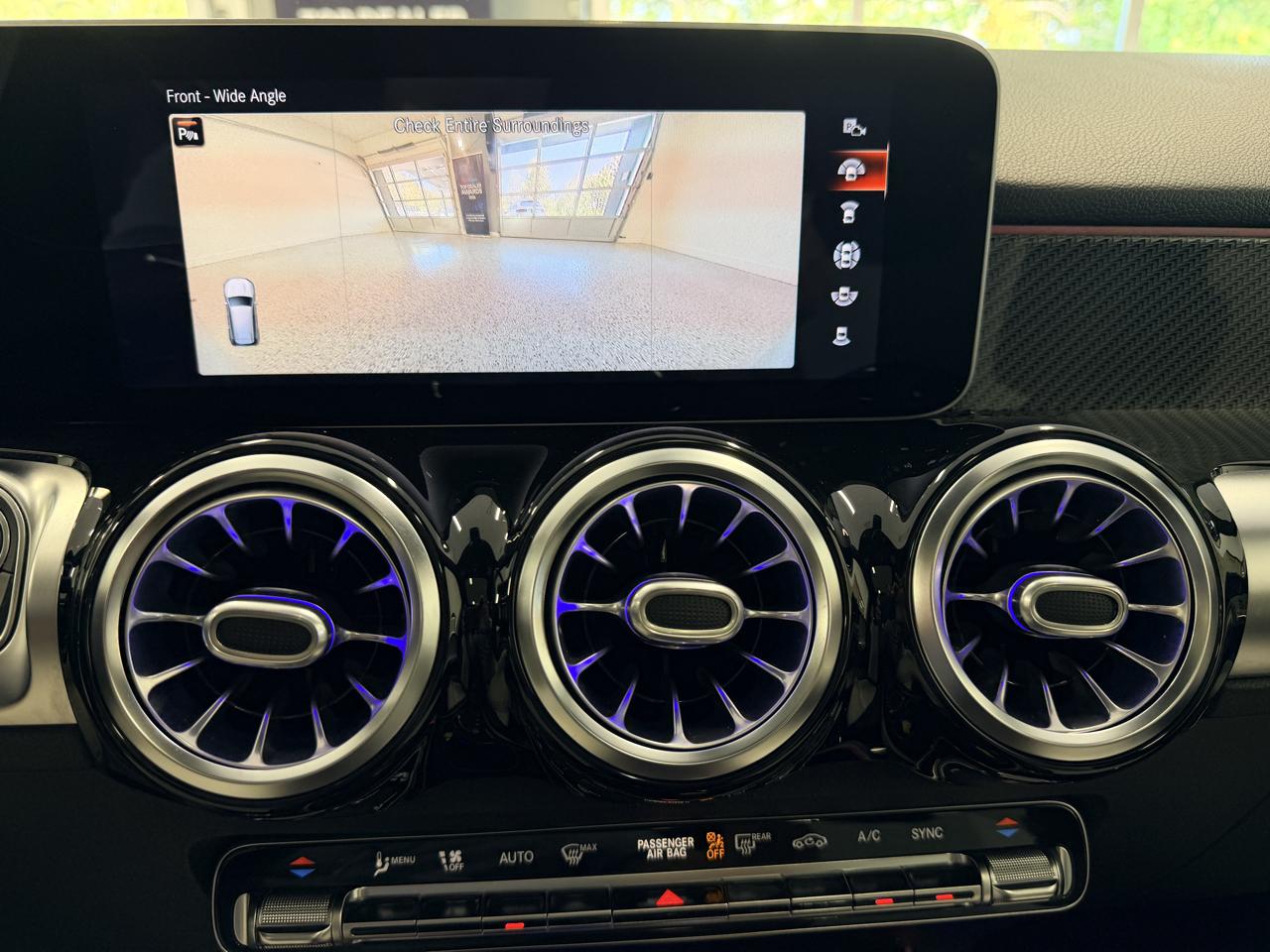 Mercedes-Benz GLB  2021
