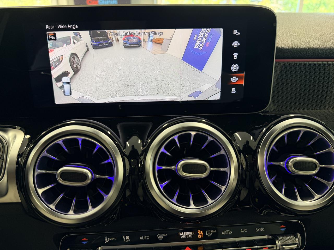 Mercedes-Benz GLB  2021