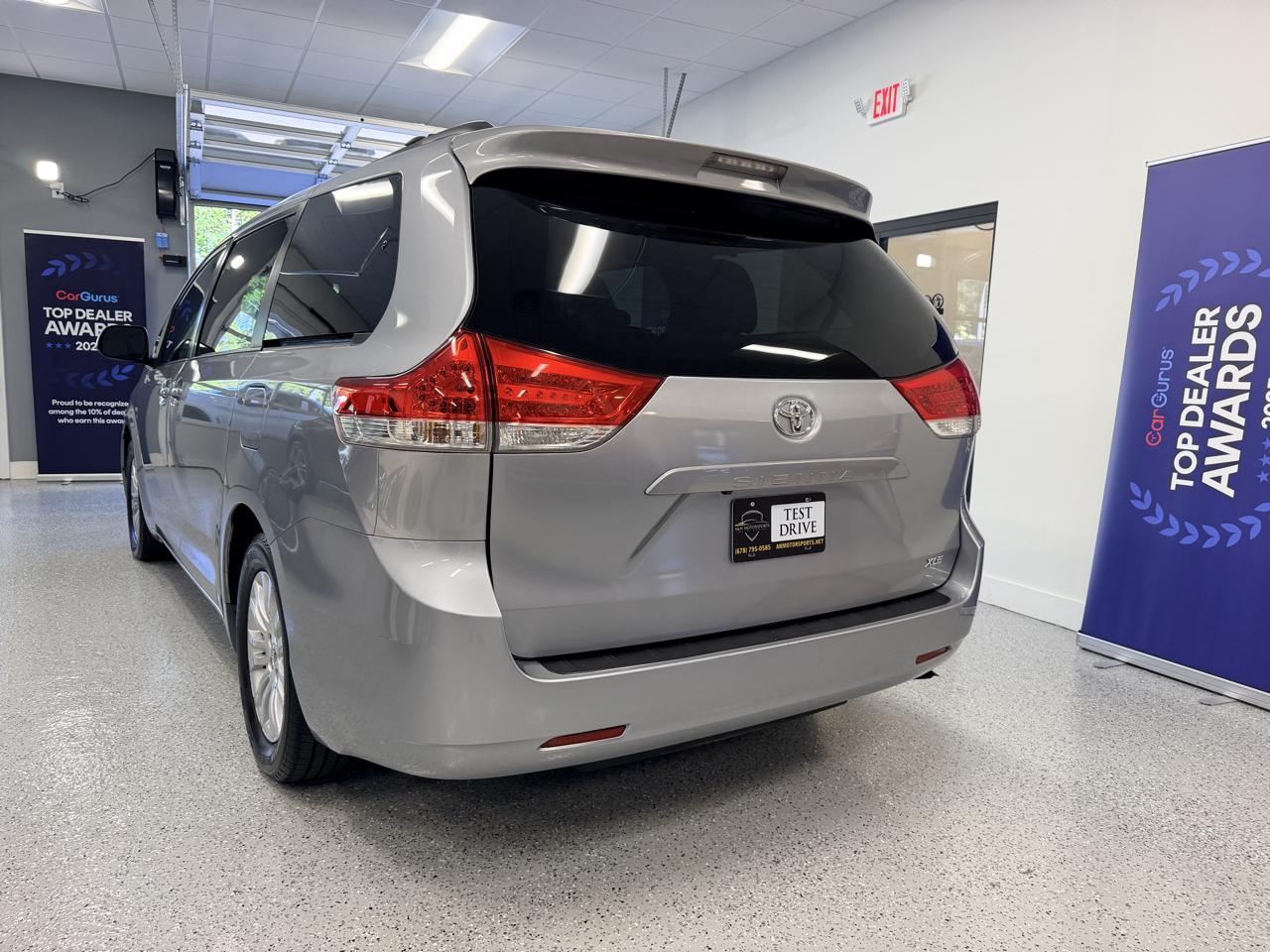 Toyota Sienna 5dr 7-Pass Van V6 XLE AAS FWD (Natl) 2013