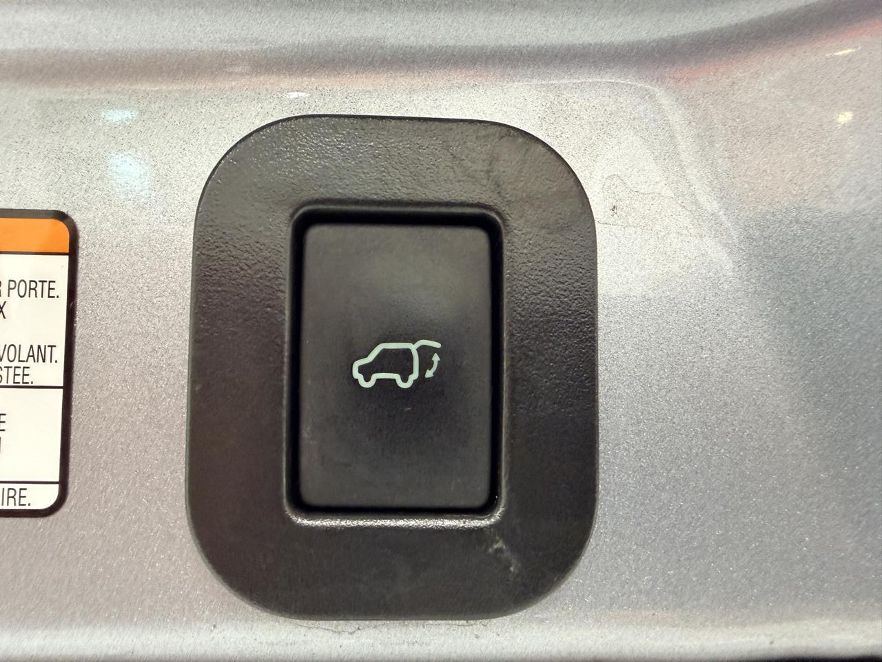 Toyota Sienna 5dr 7-Pass Van V6 XLE AAS FWD (Natl) 2013