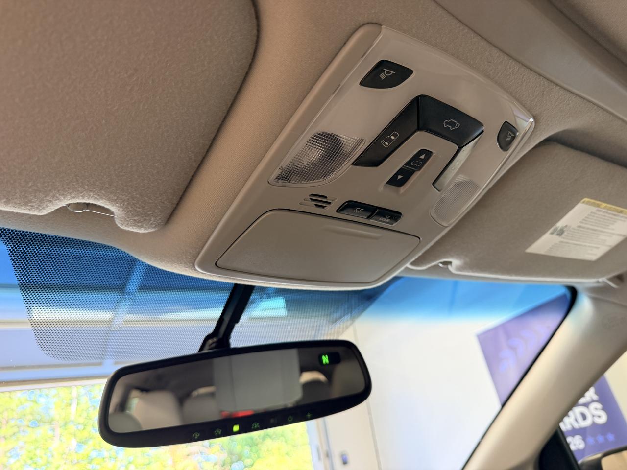 Toyota Sienna 5dr 7-Pass Van V6 XLE AAS FWD (Natl) 2013