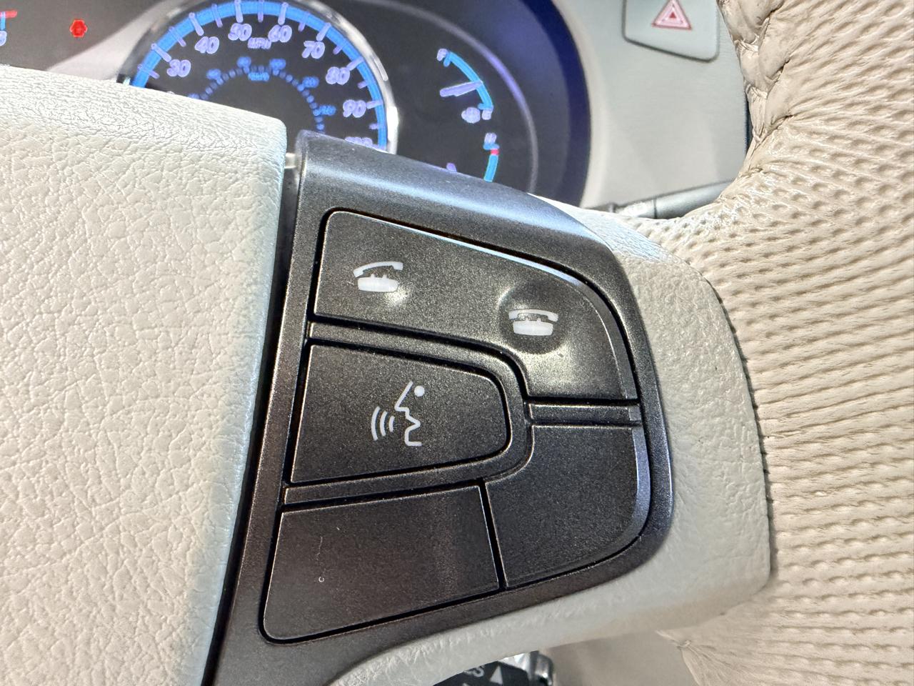 Toyota Sienna 5dr 7-Pass Van V6 XLE AAS FWD (Natl) 2013