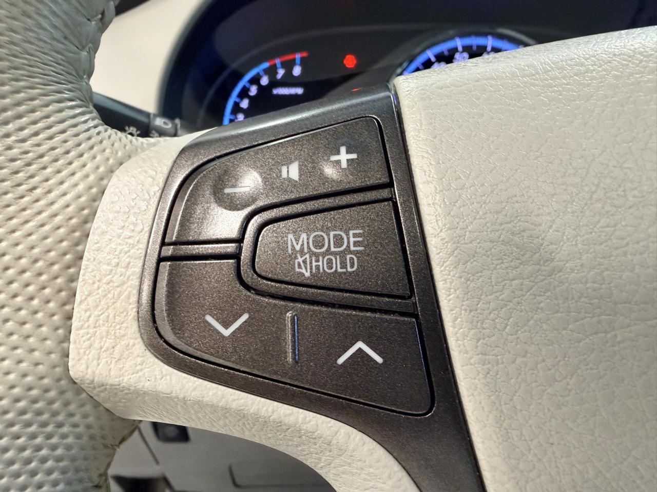 Toyota Sienna 5dr 7-Pass Van V6 XLE AAS FWD (Natl) 2013