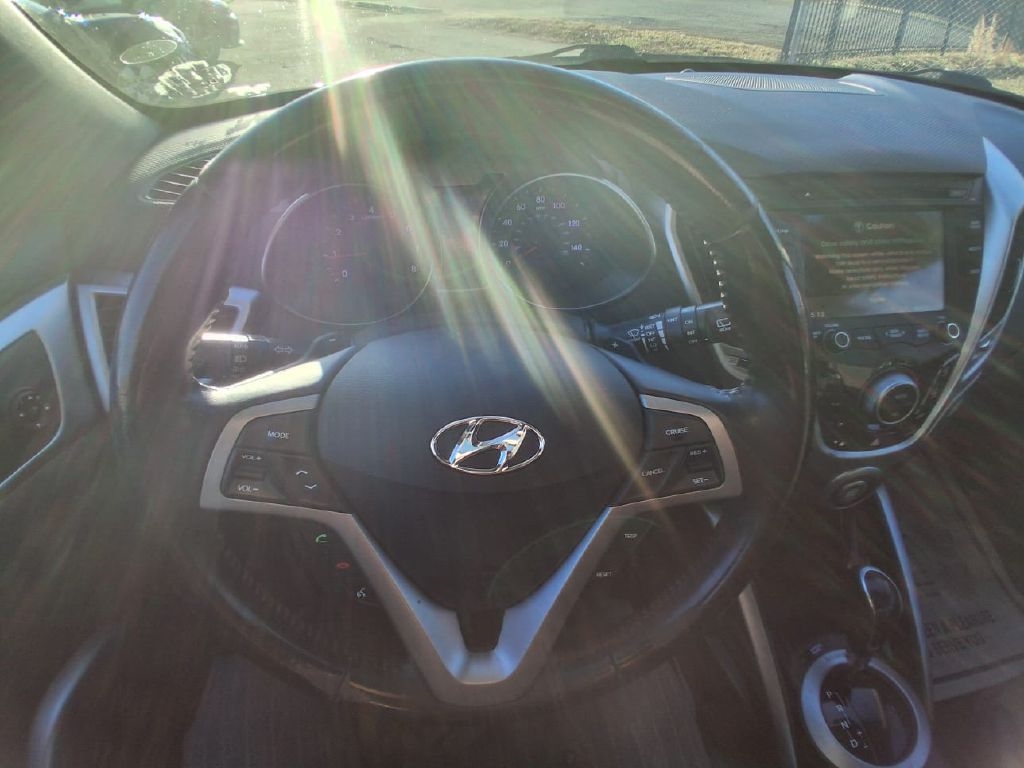 Hyundai Veloster Base 6MT 2015