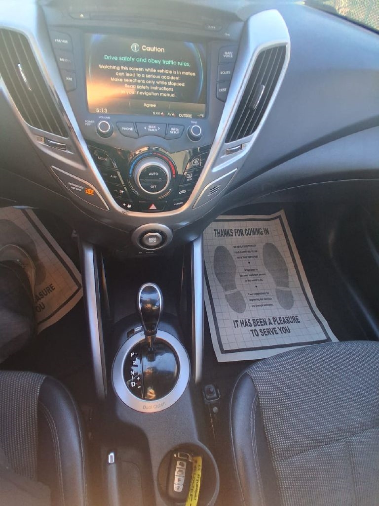 Hyundai Veloster Base 6MT 2015