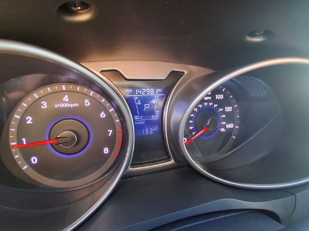 Hyundai Veloster Base 6MT 2015