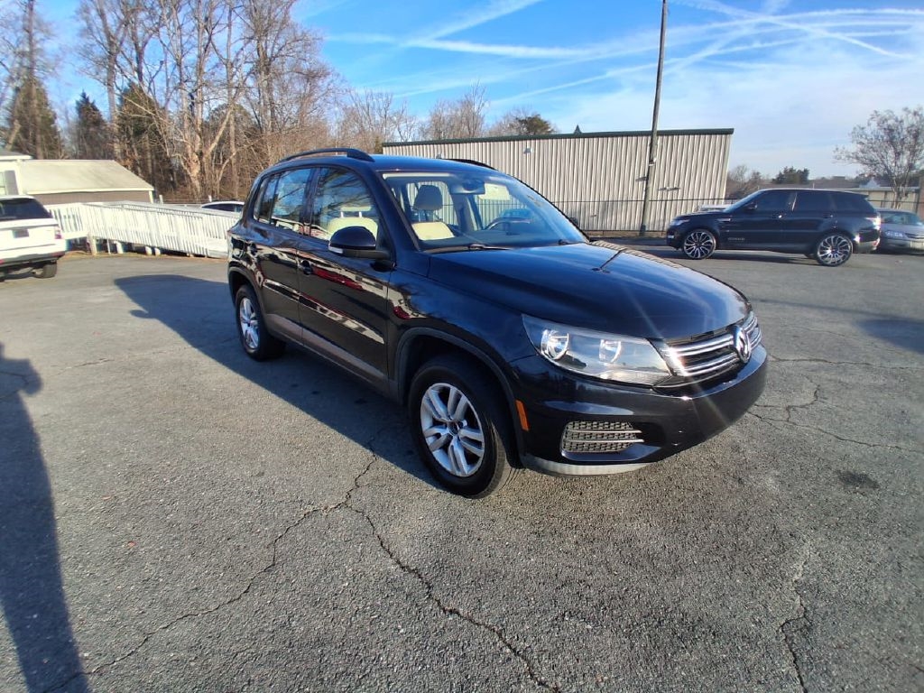 Volkswagen Tiguan S 2016