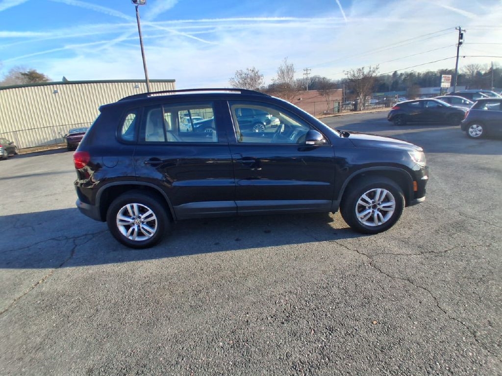 Volkswagen Tiguan S 2016